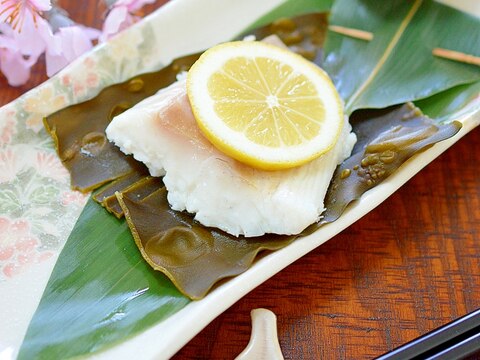 笹の葉で割烹風♪鯛と昆布の酒蒸し